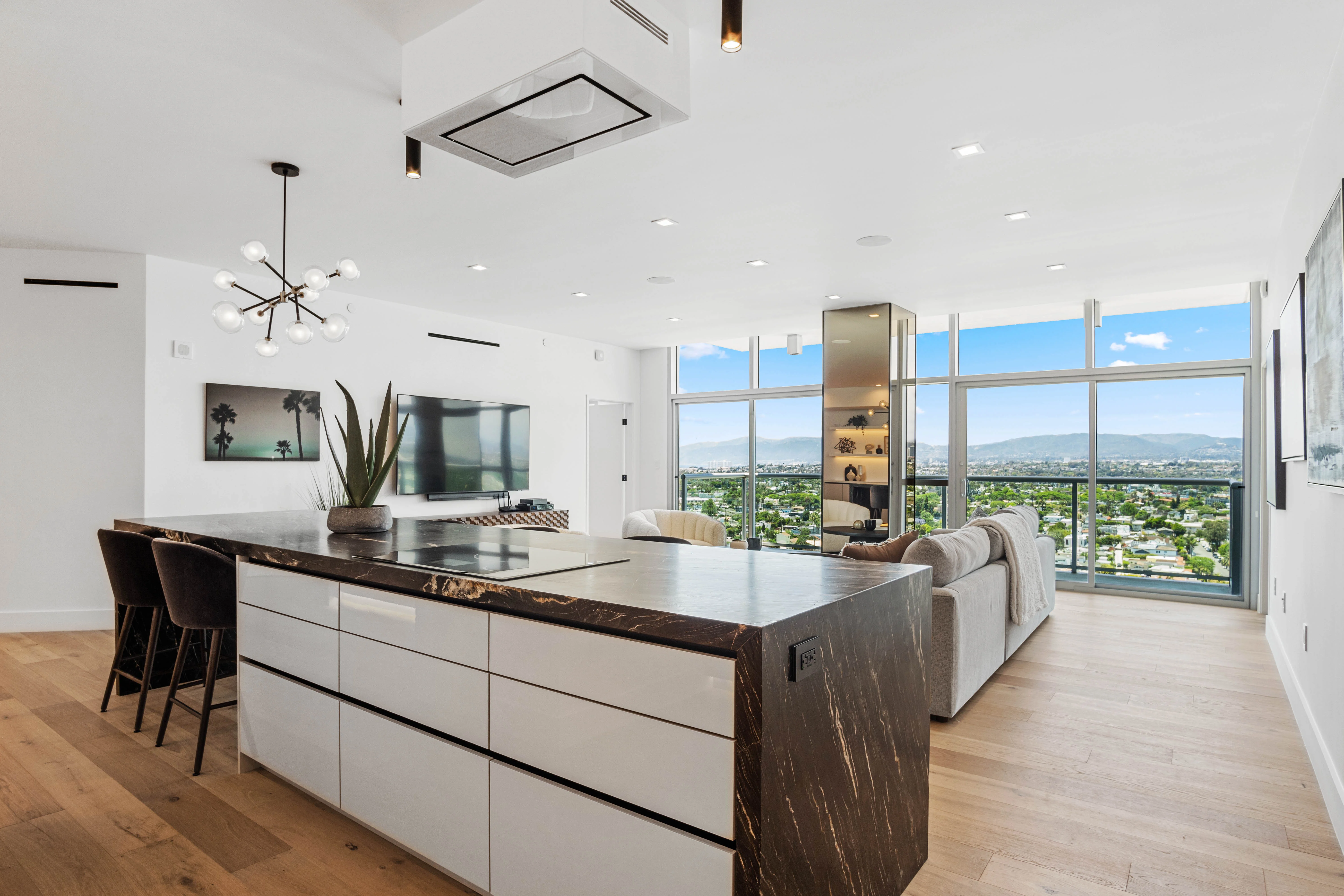 13700 Marina Pointe Dr #1816