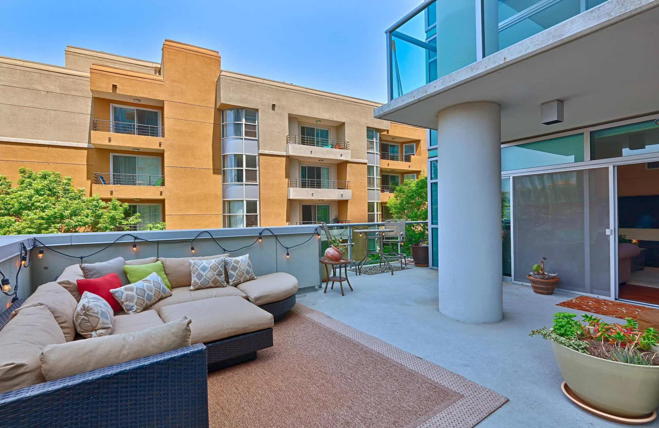 13700 Marina Pointe Dr #317